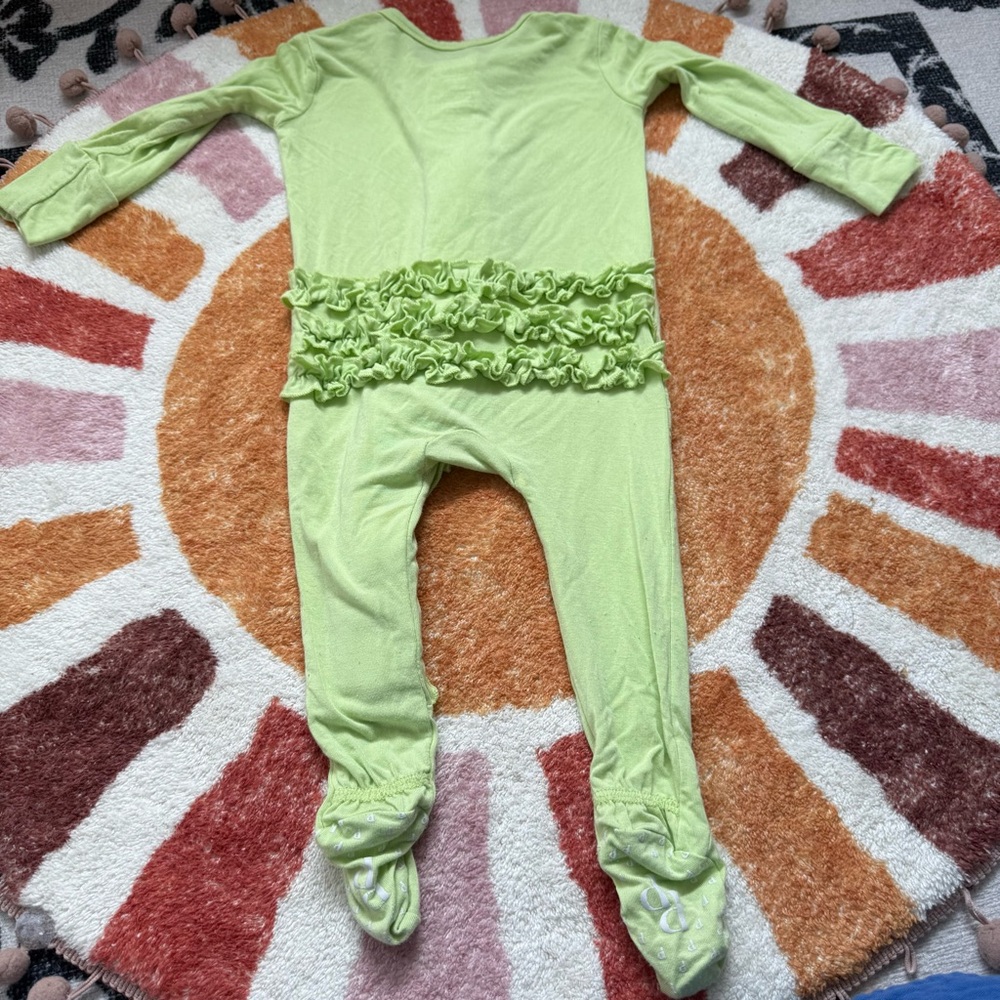 Posh Peanut Baby Girl Infant Ruffled Zippy Footie PJ size 3-6 moss Green - Picture 3 of 4